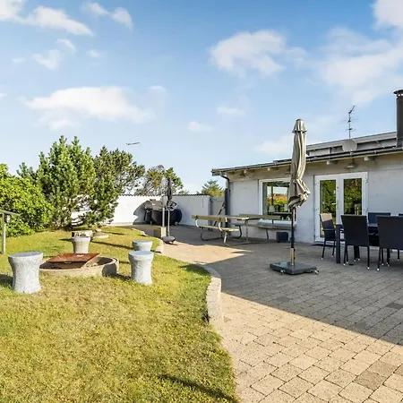 Lenni - 700m From The Sea By Interhome
